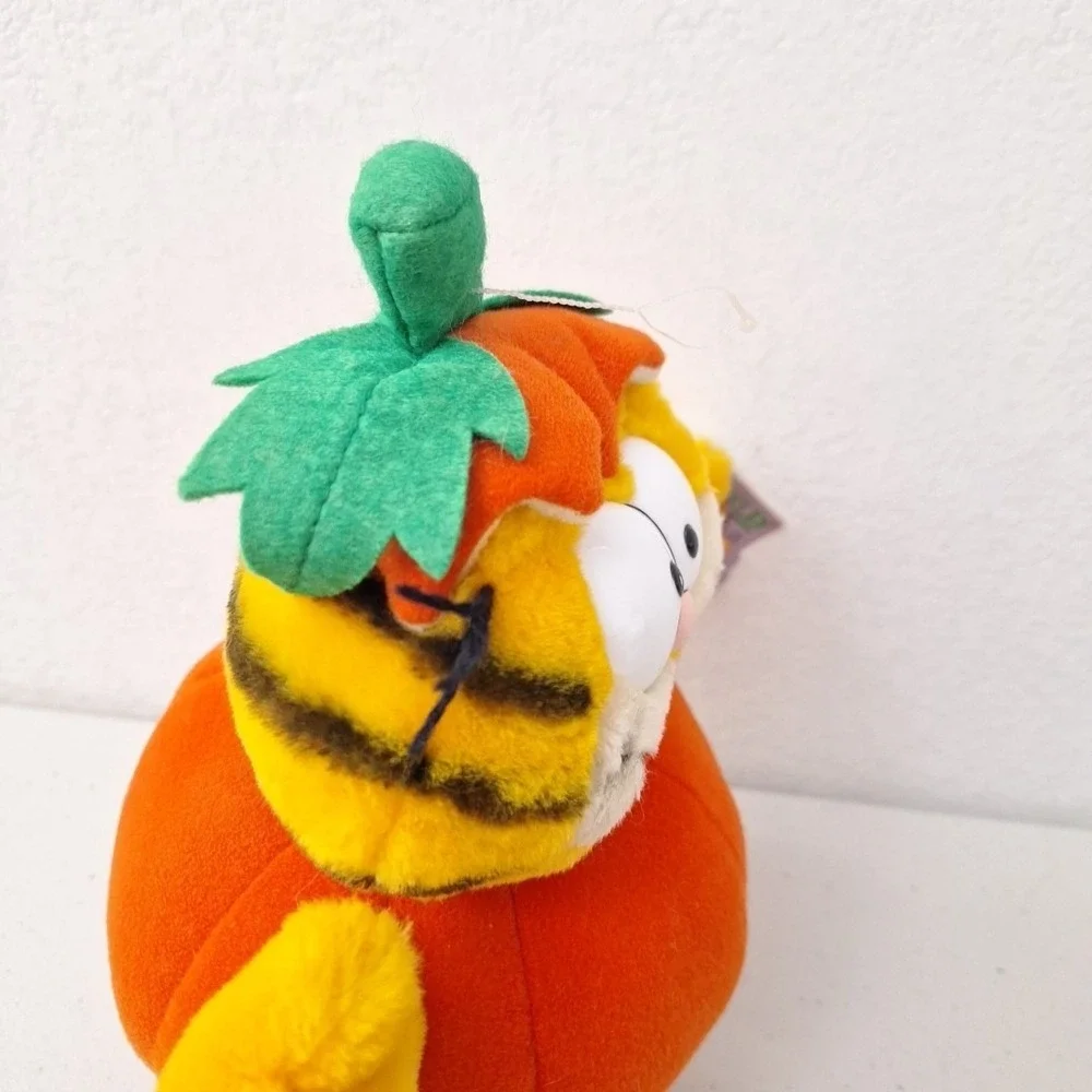 Vintage 1981 DAKIN Garfield Pumpkin Patch Halloween Plush Stuffed Toy 12